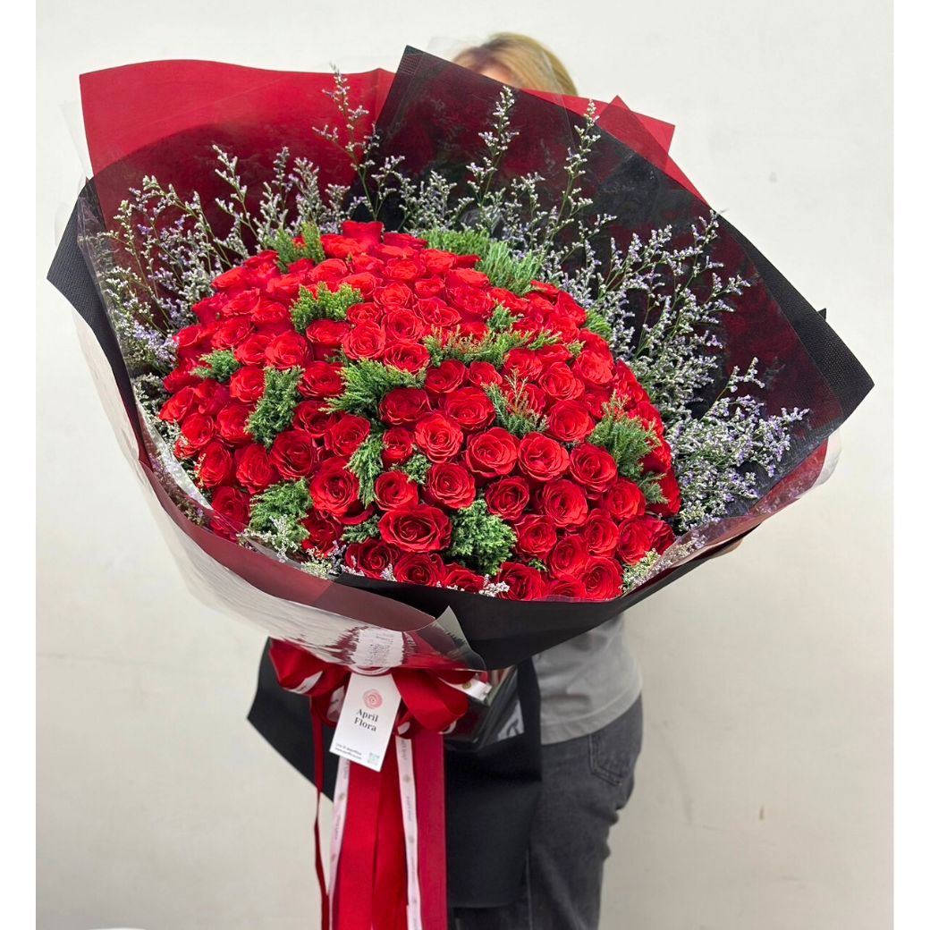 "Vive la rose" Bouquet of 100 roses