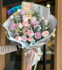 ช่อดอกไม้ Girly Bouquet of Roses