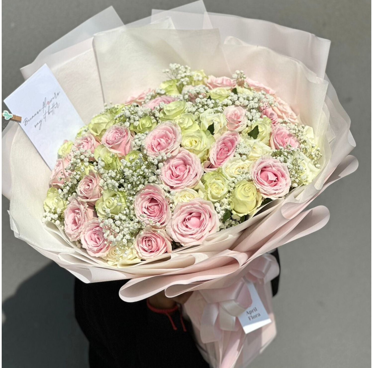 "Marvelous" Bouquet Of 50 Roses With Gypsy