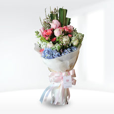 ช่อดอกไม้ Tall Arrangement With Pink And Spray Roses