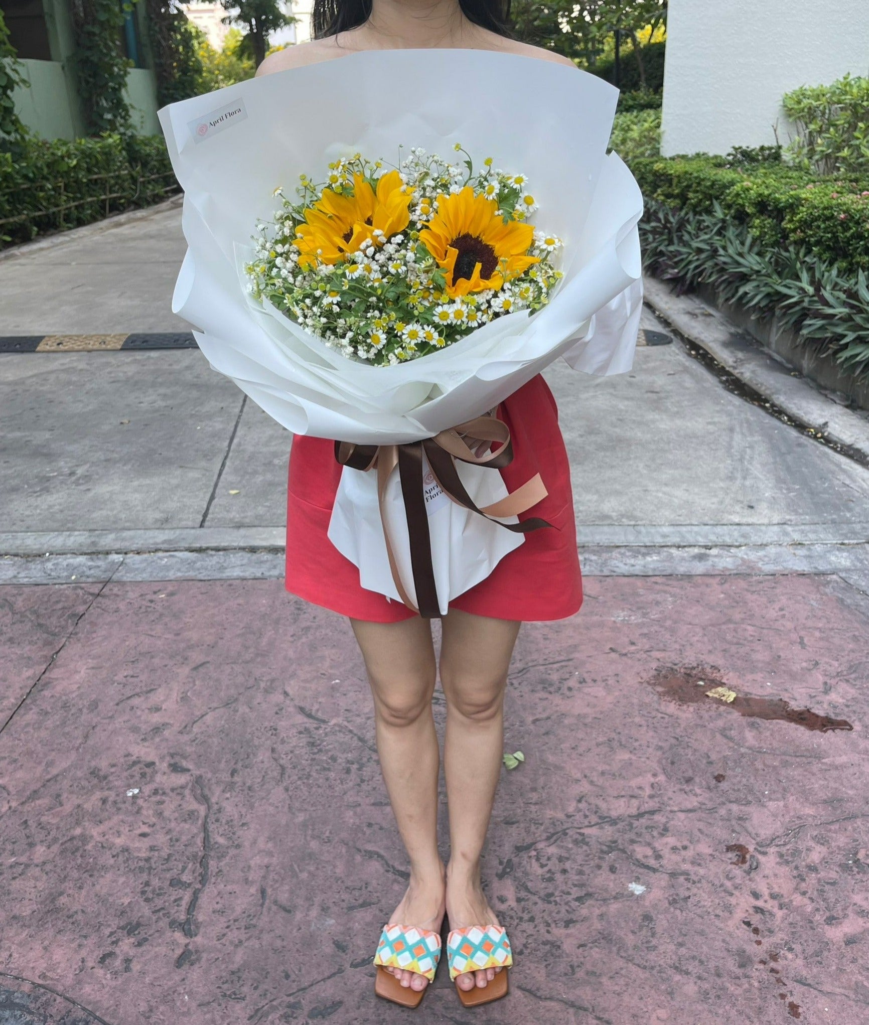 Sweet Bouquet Of Sunflowers mixed with Daisy