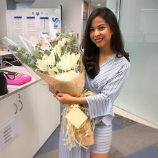 ช่อดอกไม้ Gorgeous Bouquet Of Roses and Lilies